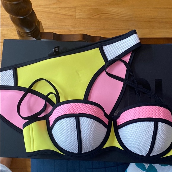 Two piece triangl bathing suit - Picture 1 of 1